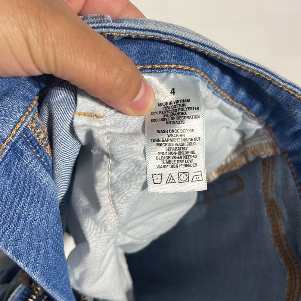 Aeropostale Light Wash Distressed High Rise Midi Cuffed Denim Shorts Size 4 - Picture 8 of 8